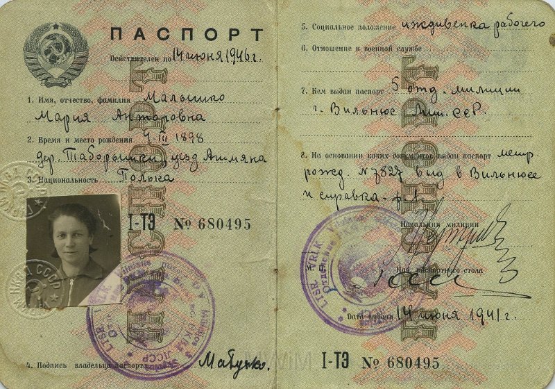KKE 5277a.jpg - (rosyjski) Dok. Paszport Marianny Katkowskiej (ur. 4 III 1898 r. w Taboryszkach) – córka Antoniego i Anieli, Oszmiana, 14 VI 1941 r.